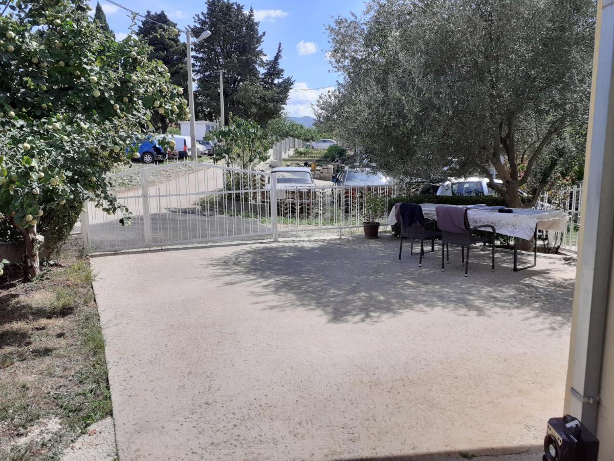La Hacienda Dd Hotel Требине Екстериор снимка