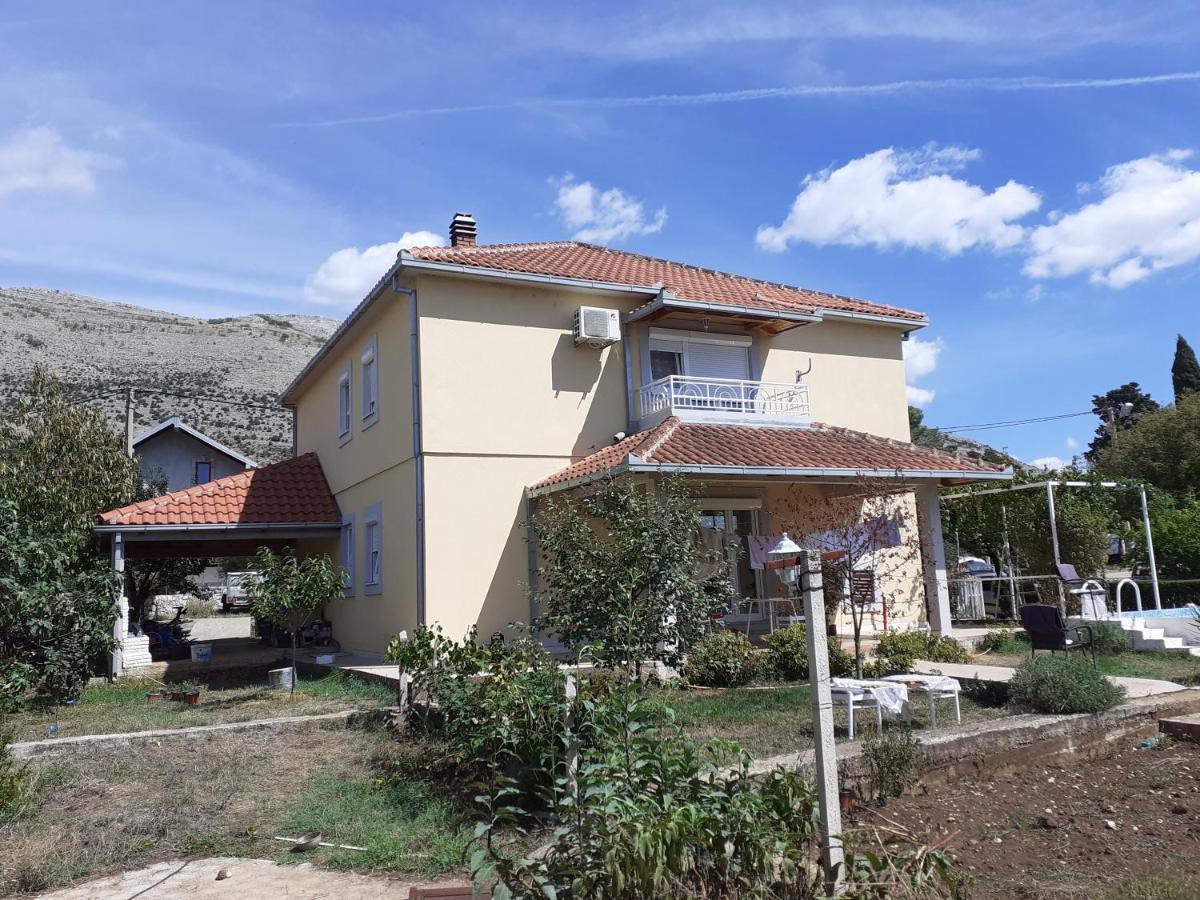 La Hacienda Dd Hotel Требине Екстериор снимка