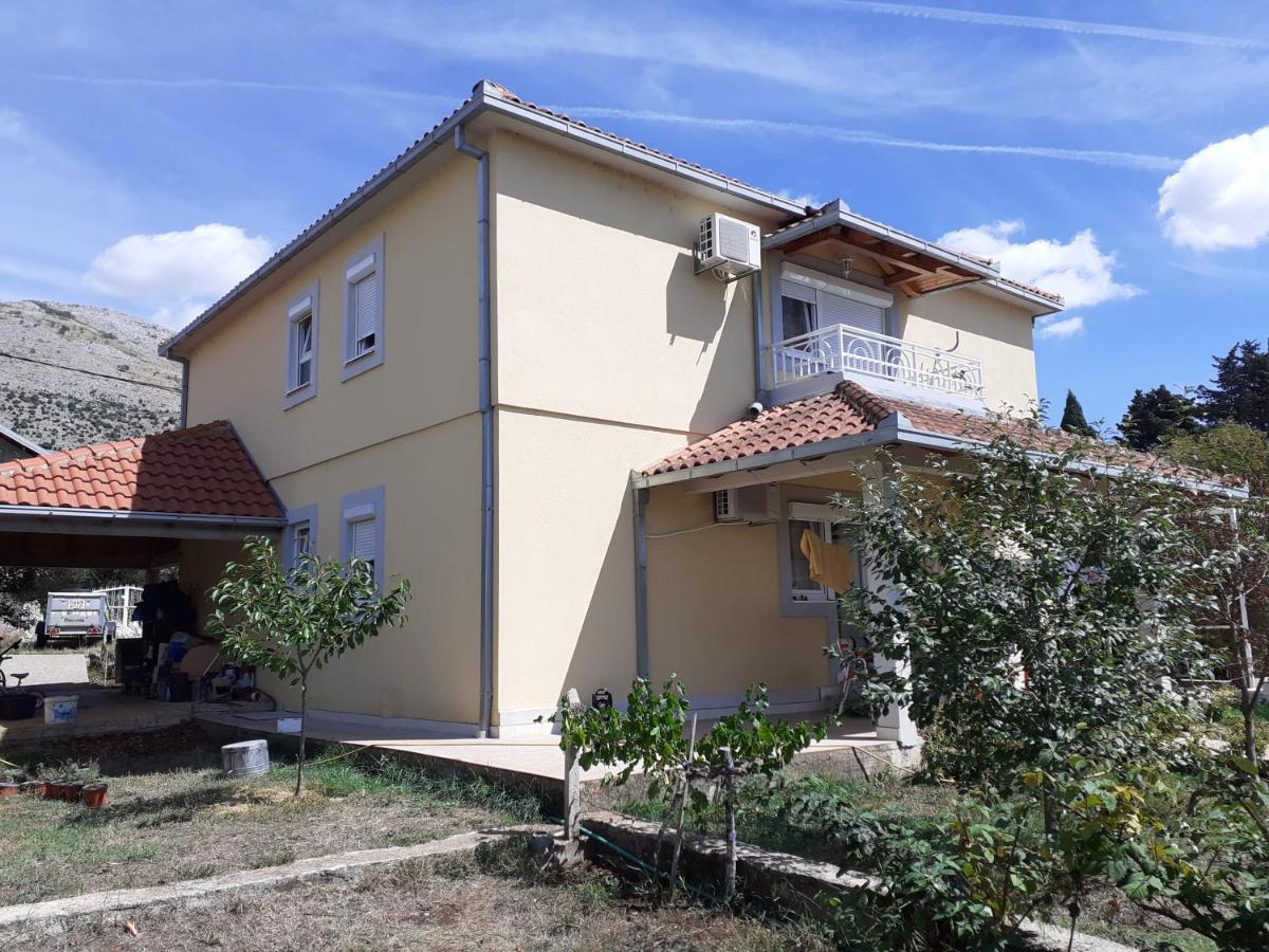 La Hacienda Dd Hotel Требине Екстериор снимка